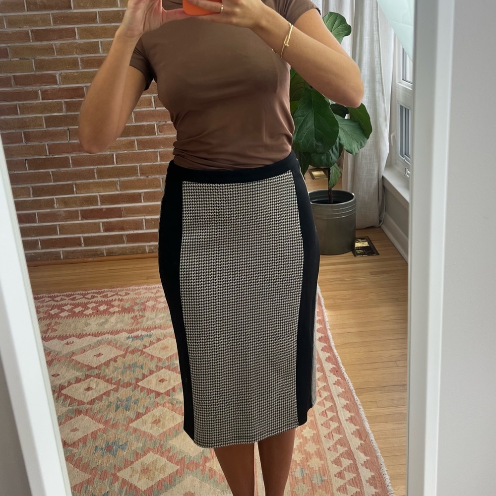 Diane Von Furstensberg Mid-length cotton/wool-blend skirt. Size US 2.